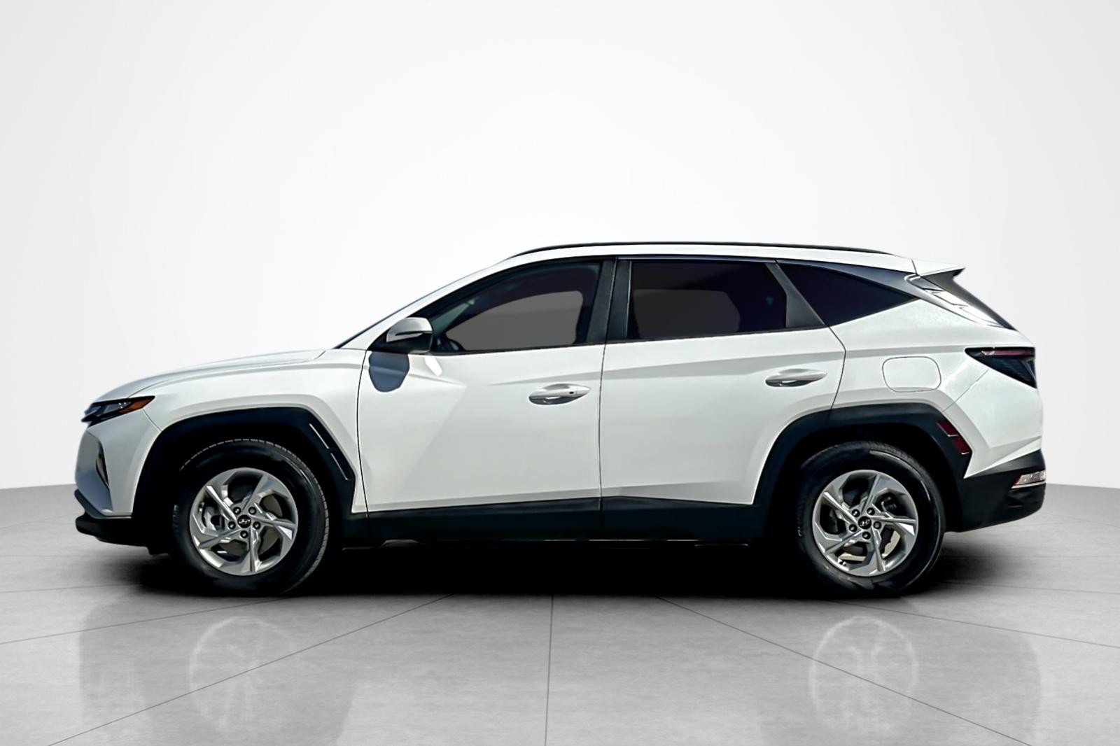 Used 2022 Hyundai Tucson SEL FWD image 2