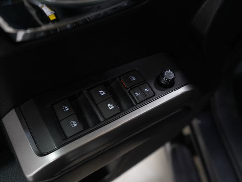 Used 2022 Toyota Tacoma Limited image 21