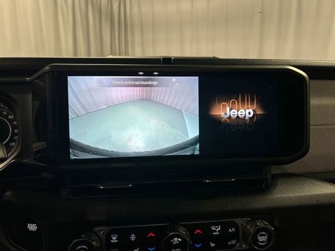 Used 2025 Jeep Wrangler Unlimited Sport AWD/4WD image 18