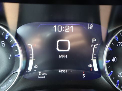 Used 2023 Chrysler Pacifica Touring-L FWD image 10