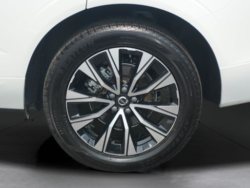 Used 2024 Volvo XC60 B5 Plus AWD/4WD image 50