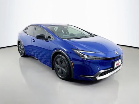 Used 2026 Toyota Prius Plug-In Hybrid FWD image 3