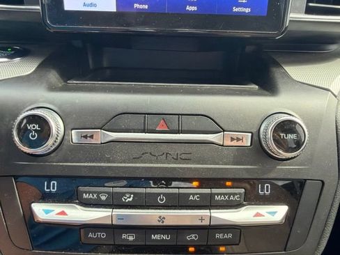 Used 2020 Ford Explorer XLT w/ Equipment Group 202A AWD/4WD image 35