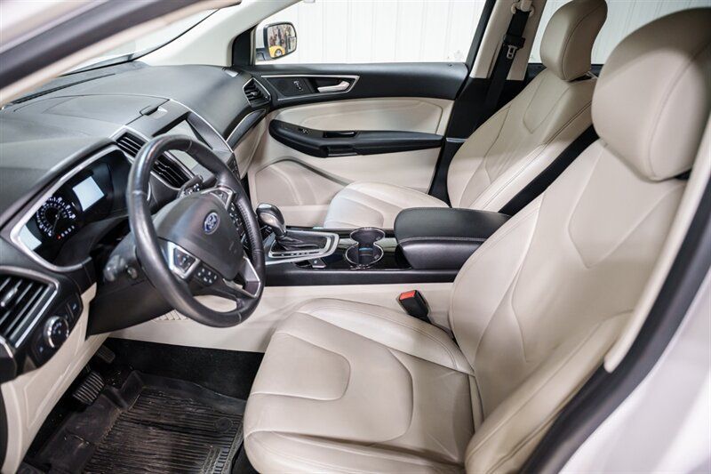 Used 2018 Ford Edge Titanium w/ Technology Package AWD/4WD image 8