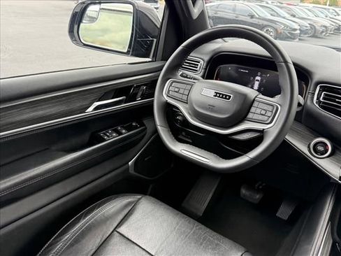 Used 2023 Jeep Wagoneer L Series II AWD/4WD image 11