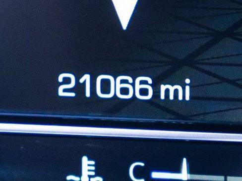 Used 2024 GMC Yukon SLT w/ SLT Premium Package image 26