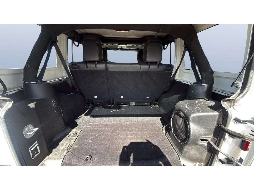 Used 2014 Jeep Wrangler Unlimited Sahara AWD/4WD image 14