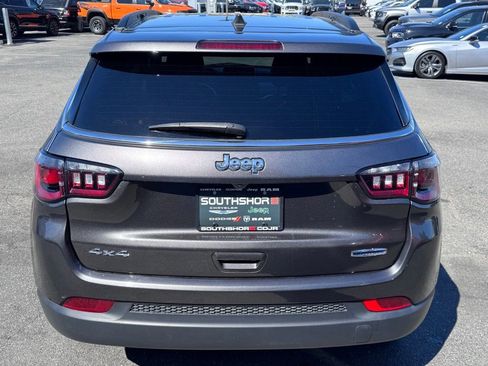 Used 2023 Jeep Compass Latitude w/ Convenience Group AWD/4WD image 6