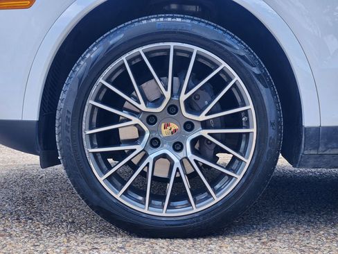 Used 2020 Porsche Cayenne AWD/4WD image 11