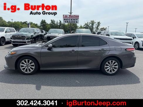 Used 2019 Toyota Camry LE FWD image 6