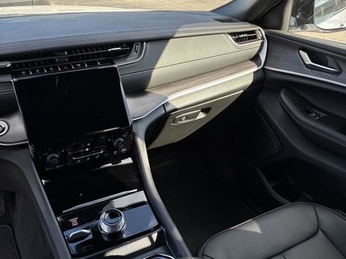 New 2025 Jeep Grand Cherokee L Limited w/ Black Appearance Package image 11