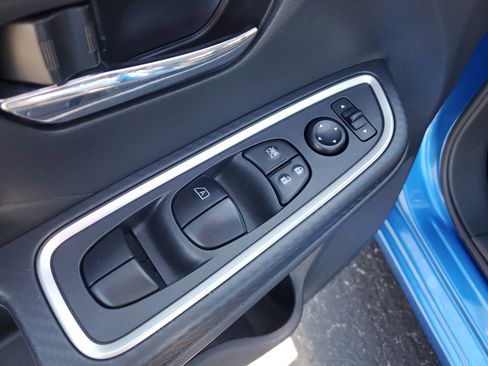 Used 2024 Nissan Versa SR image 15