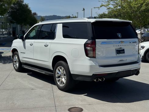 Used 2022 Chevrolet Suburban Premier image 3