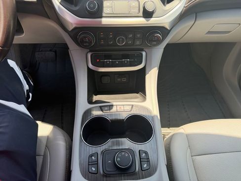 Used 2021 GMC Acadia SLT AWD/4WD image 24