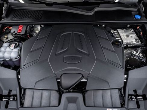 Certified 2025 Porsche Cayenne AWD/4WD image 29