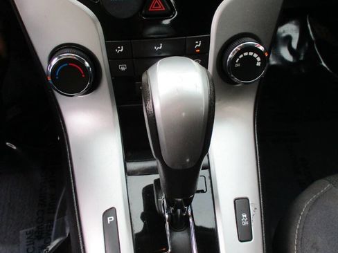 Used 2014 Chevrolet Cruze LT FWD image 28