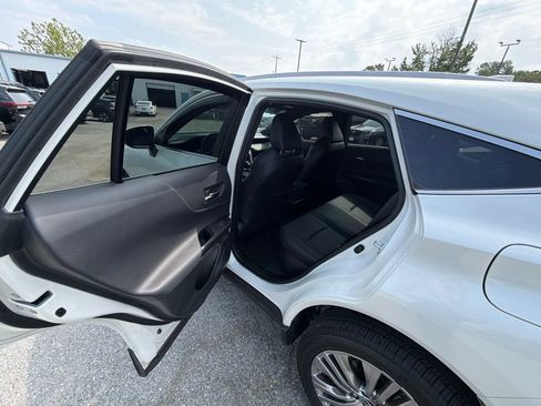 Used 2022 Toyota Venza XLE AWD/4WD image 10