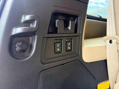 Used 2014 Toyota Sequoia Limited AWD/4WD image 32