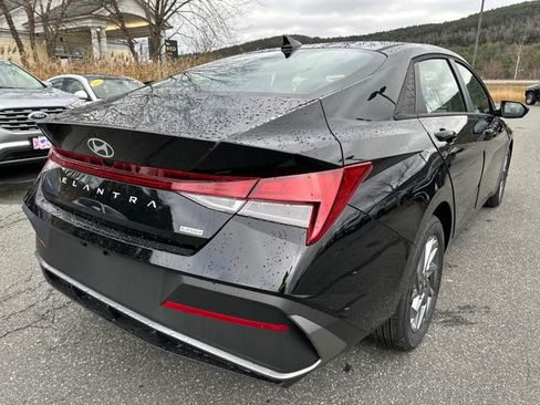 New 2026 Hyundai Elantra Hybrid FWD image 5