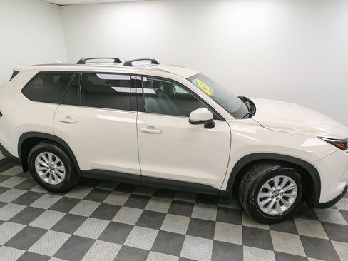 Used 2024 Toyota Grand Highlander XLE image 5