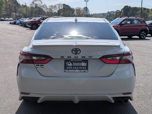 Used 2022 Toyota Camry SE image 8
