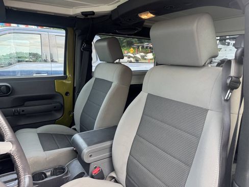 Used 2010 Jeep Wrangler Sahara AWD/4WD image 16