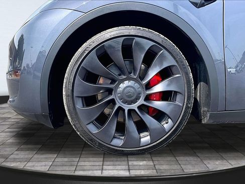 Used 2022 Tesla Model Y Performance AWD/4WD image 9