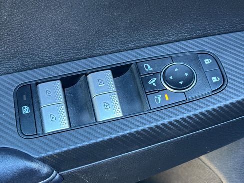 Used 2024 Mitsubishi Outlander SE image 17