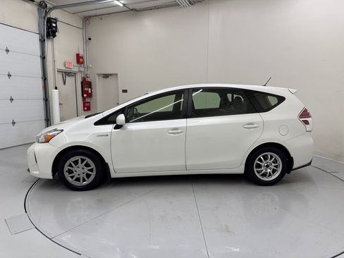 Used 2017 Toyota Prius V Four FWD image 3