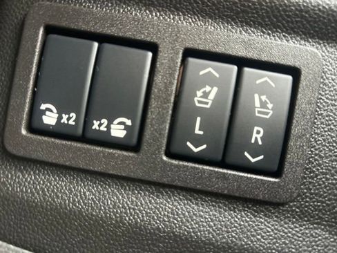 Used 2025 GMC Yukon AT4 Ultimate AWD/4WD image 33