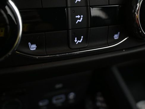 Used 2021 Chevrolet TrailBlazer RS w/ Sun and Liftgate Package FWD image 36