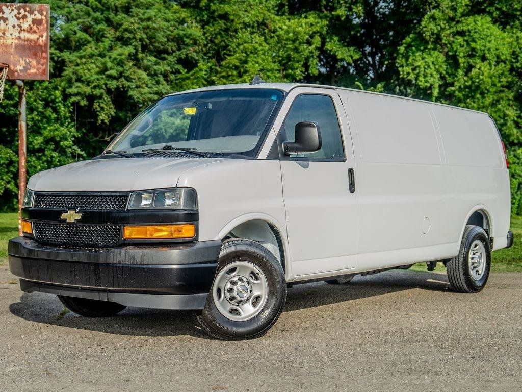 Used 2023 Chevrolet Express 3500 Extended w/ Driver Convenience Package RWD image 4