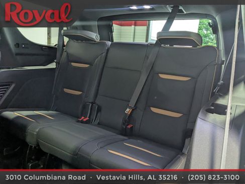 Used 2023 GMC Yukon AT4 w/ Technology Package AWD/4WD image 18