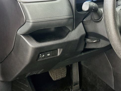 Used 2025 Toyota RAV4 LE AWD/4WD image 17