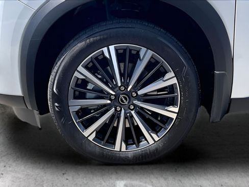 New 2026 Nissan Pathfinder Platinum AWD/4WD image 12