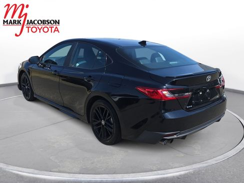 Used 2025 Toyota Camry SE FWD image 7