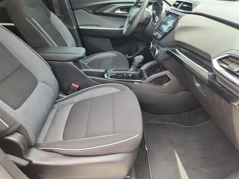 Used 2023 Chevrolet TrailBlazer LT w/ Convenience Package FWD image 11