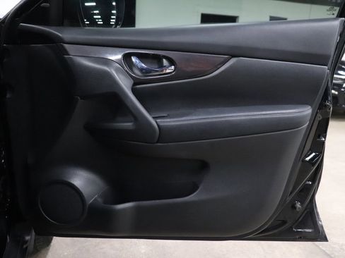 Used 2018 Nissan Rogue SV image 23