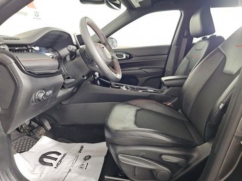 Used 2023 Jeep Compass Trailhawk image 10