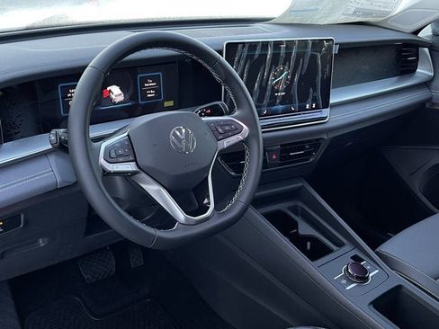 New 2025 Volkswagen Tiguan SE image 12