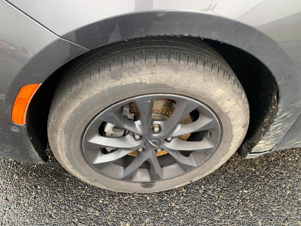 Used 2021 Chrysler Pacifica Touring-L w/ Uconnect Theater Family Group FWD image 7