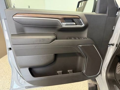 Used 2024 Chevrolet Silverado 1500 LT AWD/4WD image 8