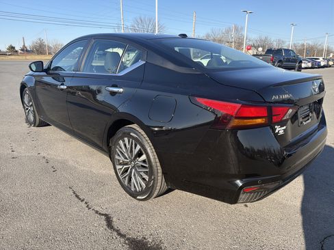 Used 2024 Nissan Altima 2.5 SV image 6