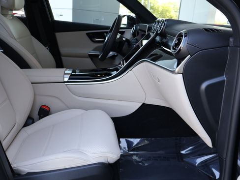 Used 2025 Mercedes-Benz GLC 350e 4MATIC image 28