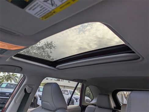 Used 2021 Toyota RAV4 XLE Premium image 20