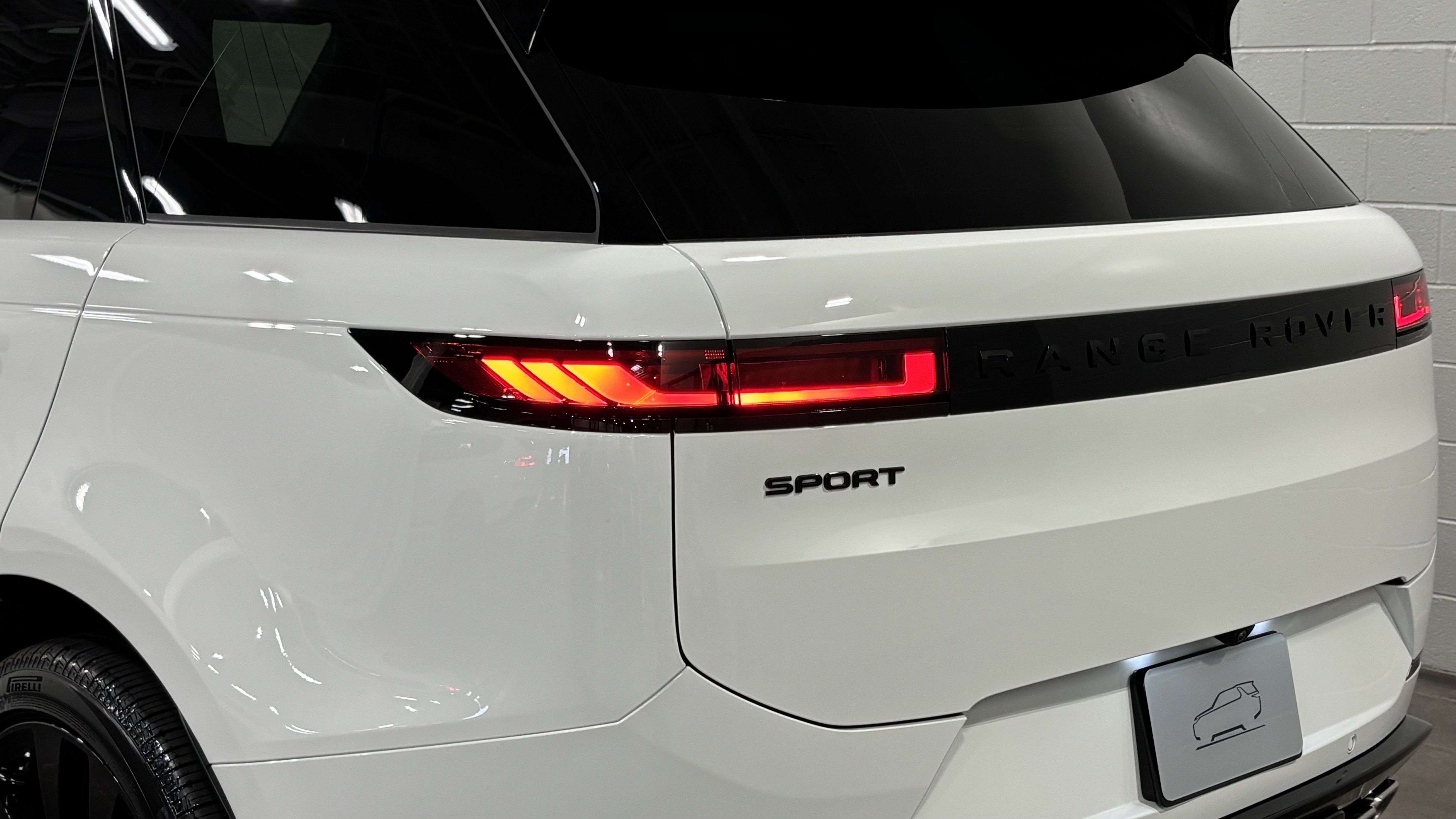 New 2026 Land Rover Range Rover Sport Dynamic SE AWD/4WD image 17