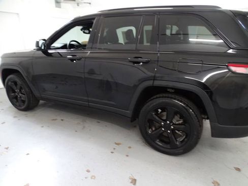 Certified 2023 Jeep Grand Cherokee Altitude image 19