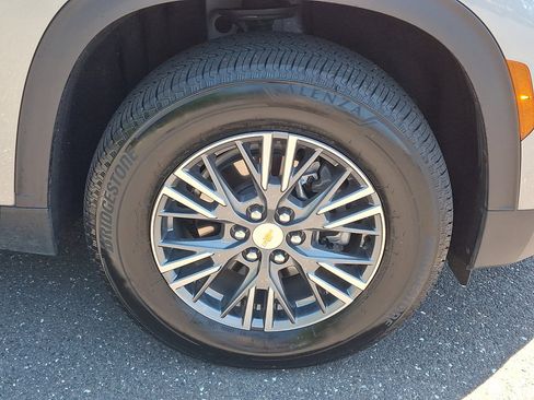 Used 2026 Chevrolet Traverse LT w/ LPO, Floor Liner Package FWD image 9