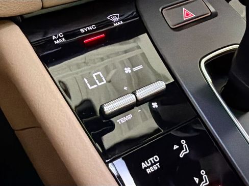 New 2026 Porsche Macan AWD/4WD image 17