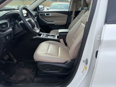 Certified 2023 Ford Explorer XLT w/ Equipment Group 202A AWD/4WD image 9